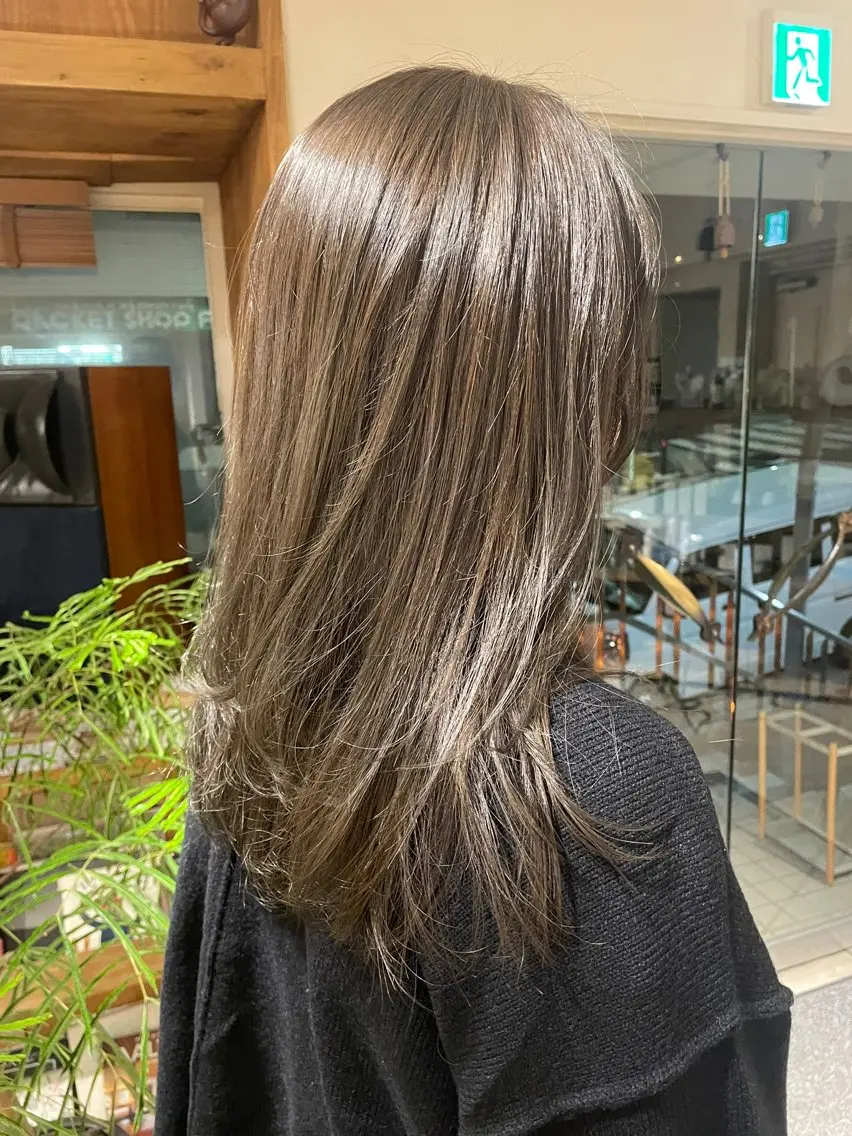 ロング カラー オリーブカラー 透明感カラー🫧/ レイヤー/髪質改善のヘアスタイル