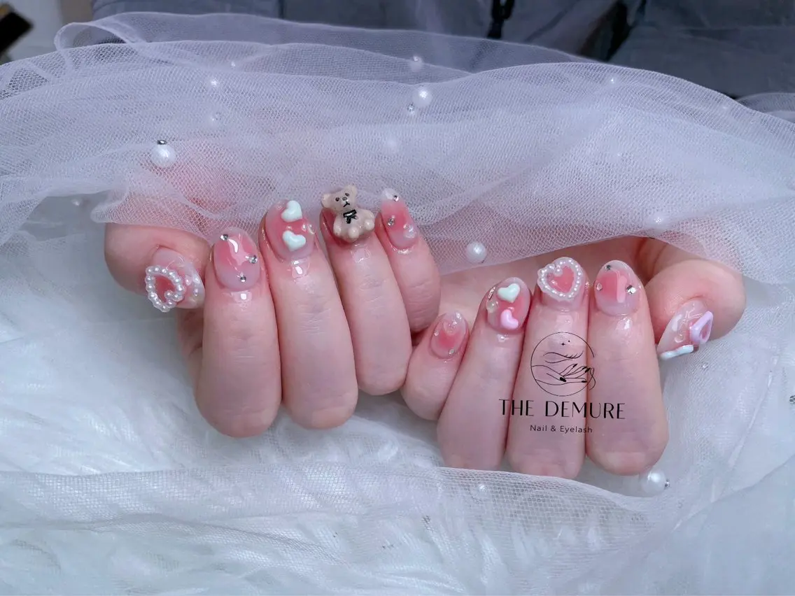 ネイル アートネイル キラキラネイル 韓国ネイル 水色 ロングネイル ハンドネイル ハンドケア NailDemure 【銀座店】のネイルデザイン