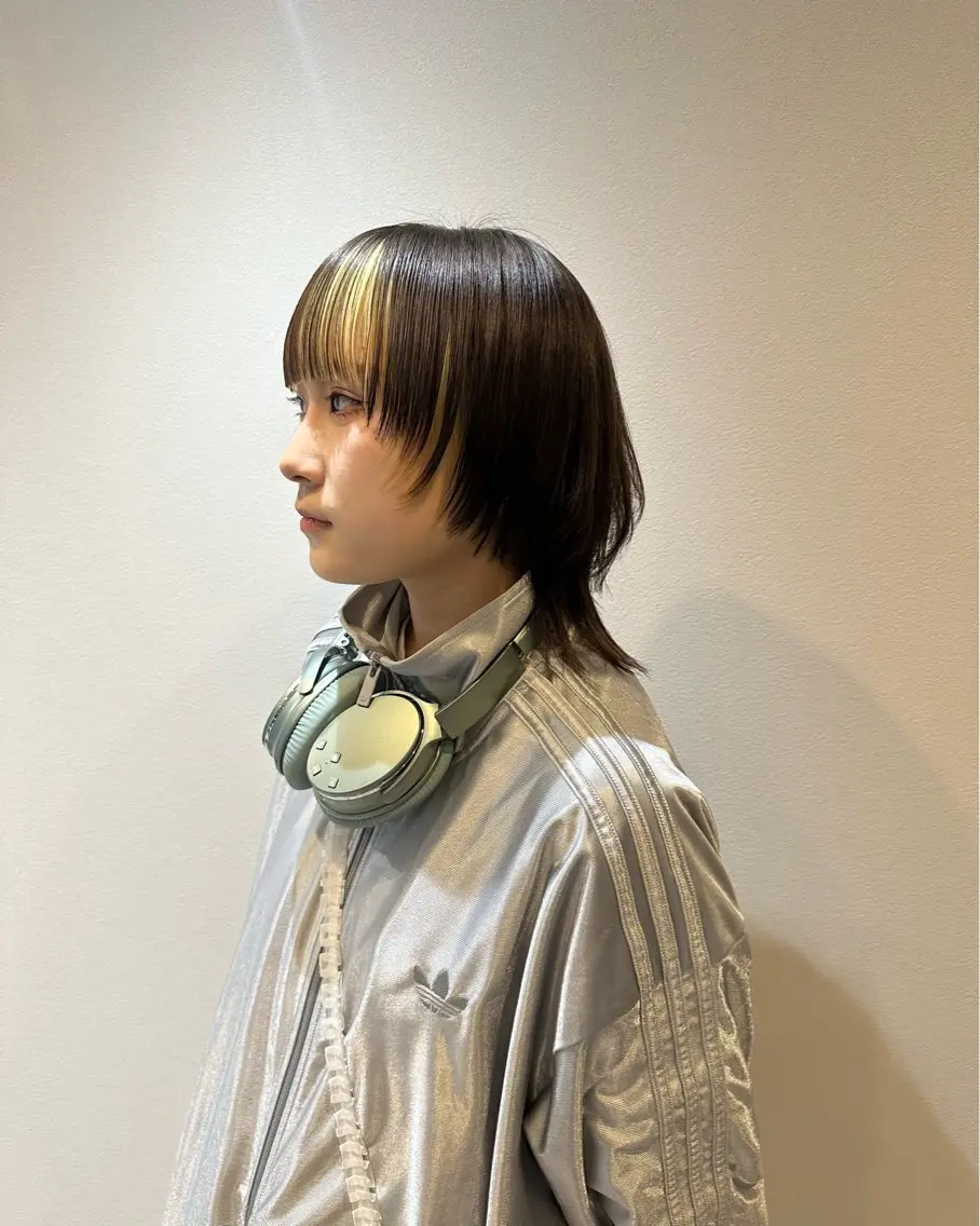 ミディアム ハイレイヤー レイヤーカット ウルフカット ウルフレイヤー kano🌈ハッシュ カット/レイヤーのヘアスタイル