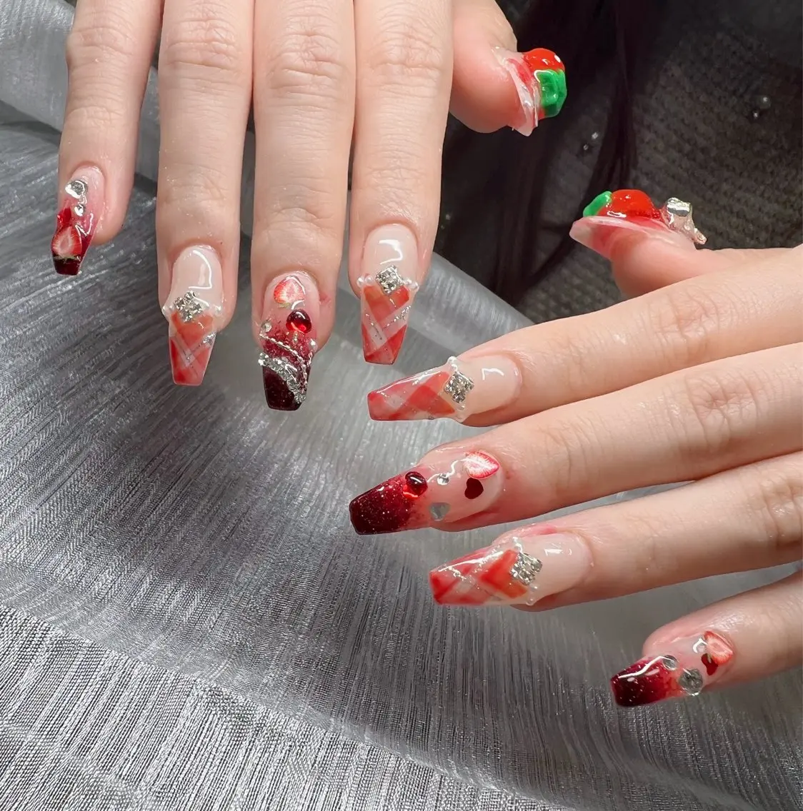 ネイル オーロラネイル チークネイル 長さ出し フットネイル フレンチネイル ハンドネイル Lee Nailsのネイルデザイン