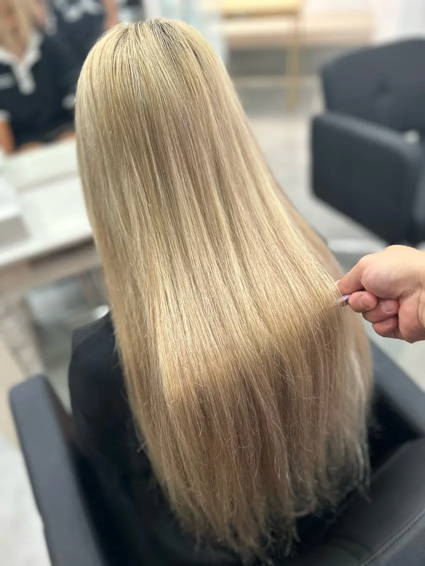 【美髪メニュー✨】ハイトーン、ブリーチ毛でもサラサラ美髪水素トリートメント➕メンテナンスカット✂️の写真