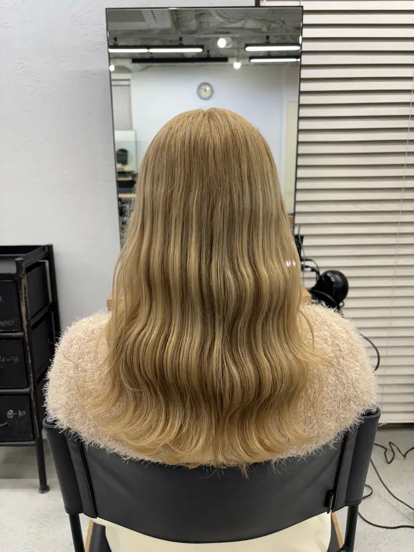ロング カラー ヘアアレンジ ヘアカラー 坂齋大地／レイヤー/ ミルクティーのヘアスタイル
