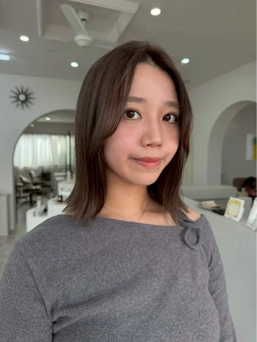 ミディアム ミルクティーブラウン ヘアカラー トリートメント 赤嶺 雅姫のヘアスタイル