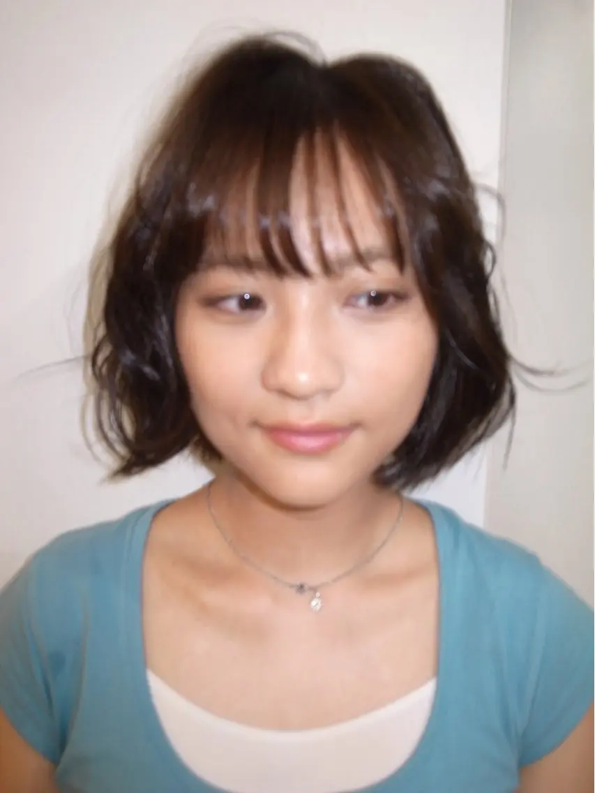 ショート カラー 湯浅 美玖のヘアスタイル