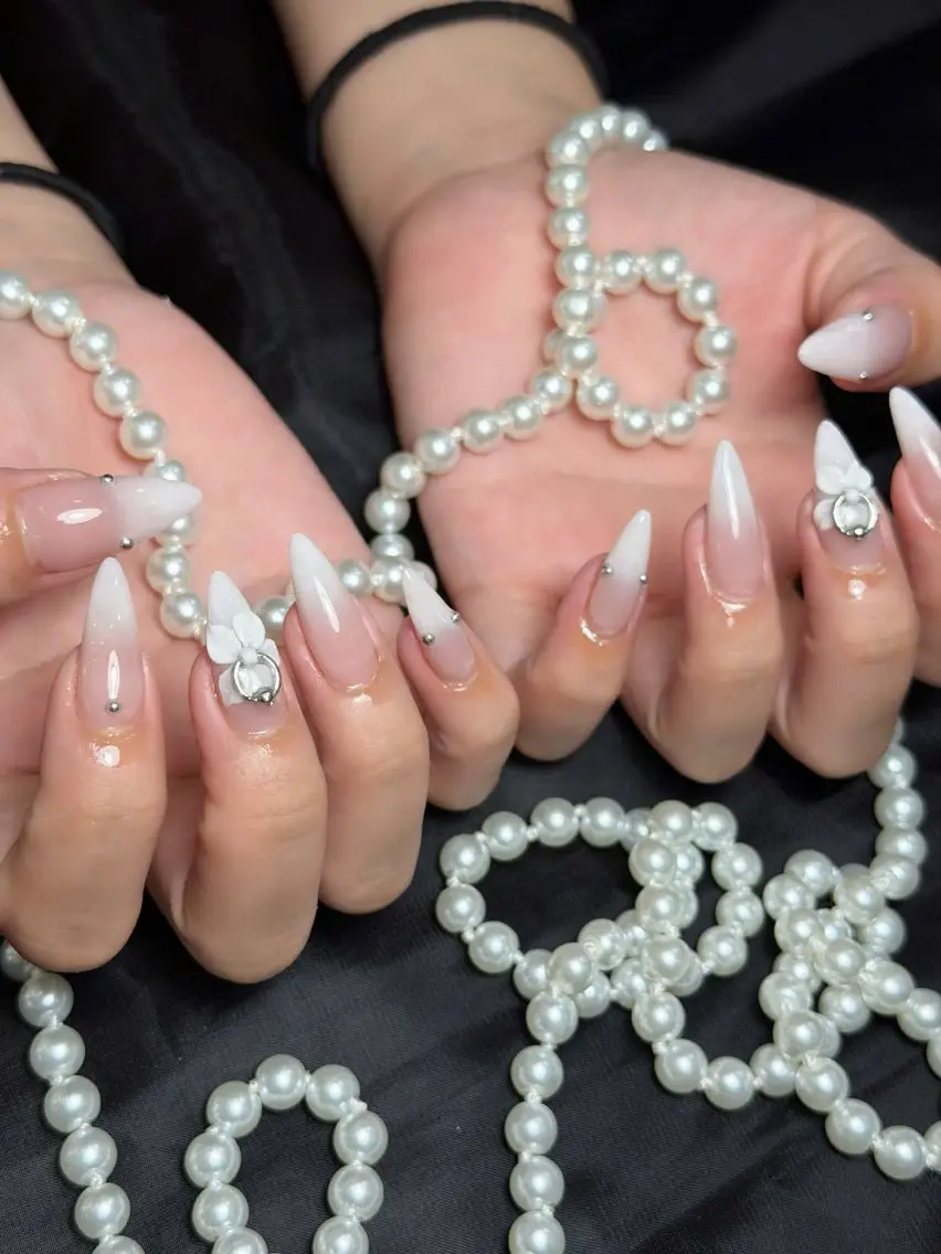 ネイル キラキラネイル マグネットネイル ぷっくりネイル 春ネイル ワンホンネイル ハンドネイル Candy Nailのネイルデザイン