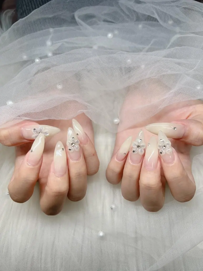 ネイル ハンドネイル Lee Nailsのネイルデザイン