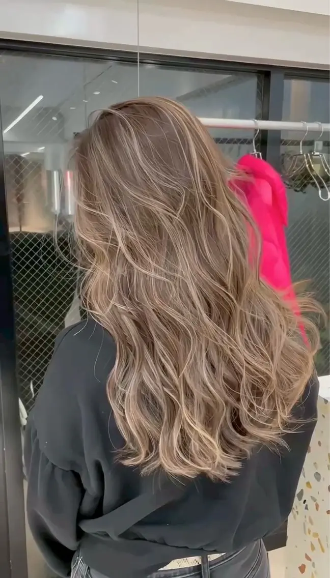 ロング カラー ベージュカラー ブリーチ グレージュ ハイライトカラー ハイトーンカラー ヘアカラー 大智/ハイライト バレイヤージュのヘアスタイル