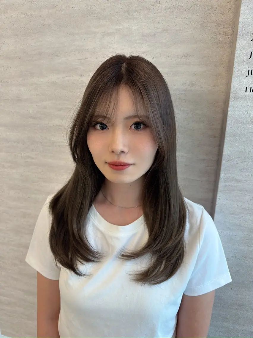 セミロング カラー ヘアアレンジ カット ヘアカラー 韓国レイヤーカット/ 儚げカラーチナツのヘアスタイル