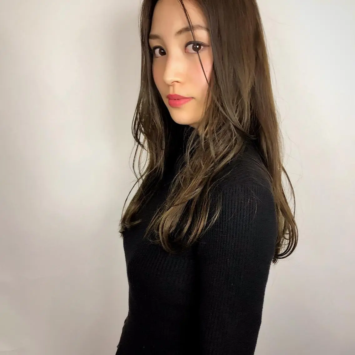 ロング カラー アッシュ 透明感カラー 顔周りカット レイヤーカット トリートメント カット ヘアカラー トリートメント 山中 直輝のヘアスタイル