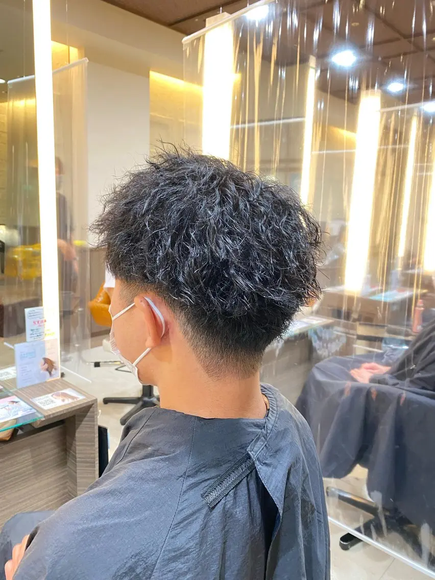 パーマ メンズ カット パーマ トリートメント スパイラル波巻き パーマ井本汰壱のヘアスタイル