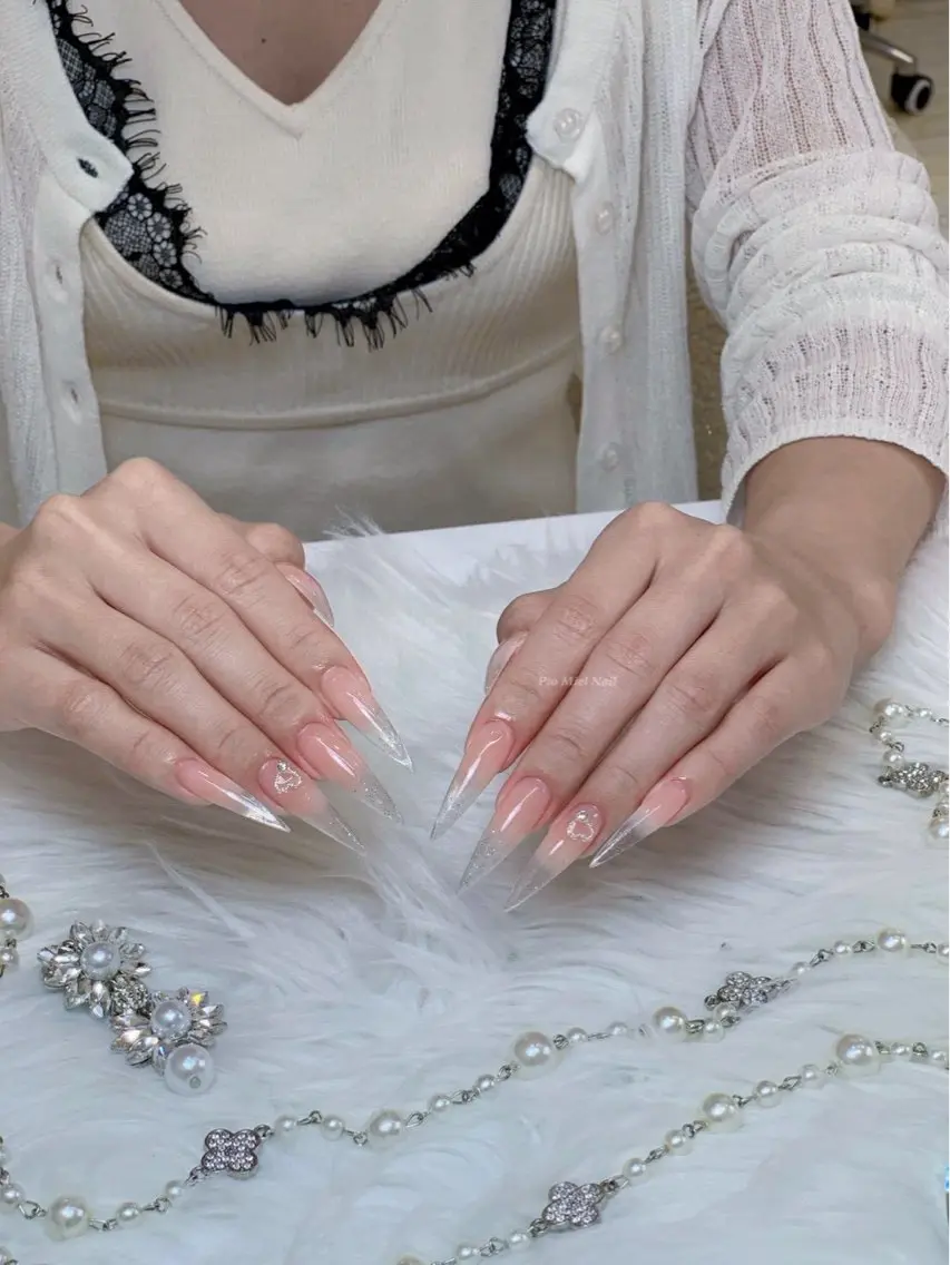 ネイル ハンドネイル HANA 長さだしのネイルデザイン
