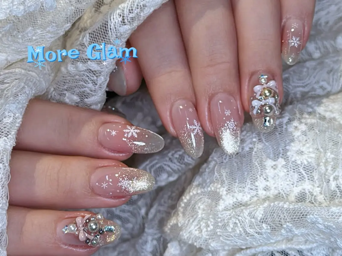 ネイル 長さ出し フットネイル フレンチネイル ジェルネイル ガラスフレンチ ハンドネイル More Glam 池袋東口店のネイルデザイン