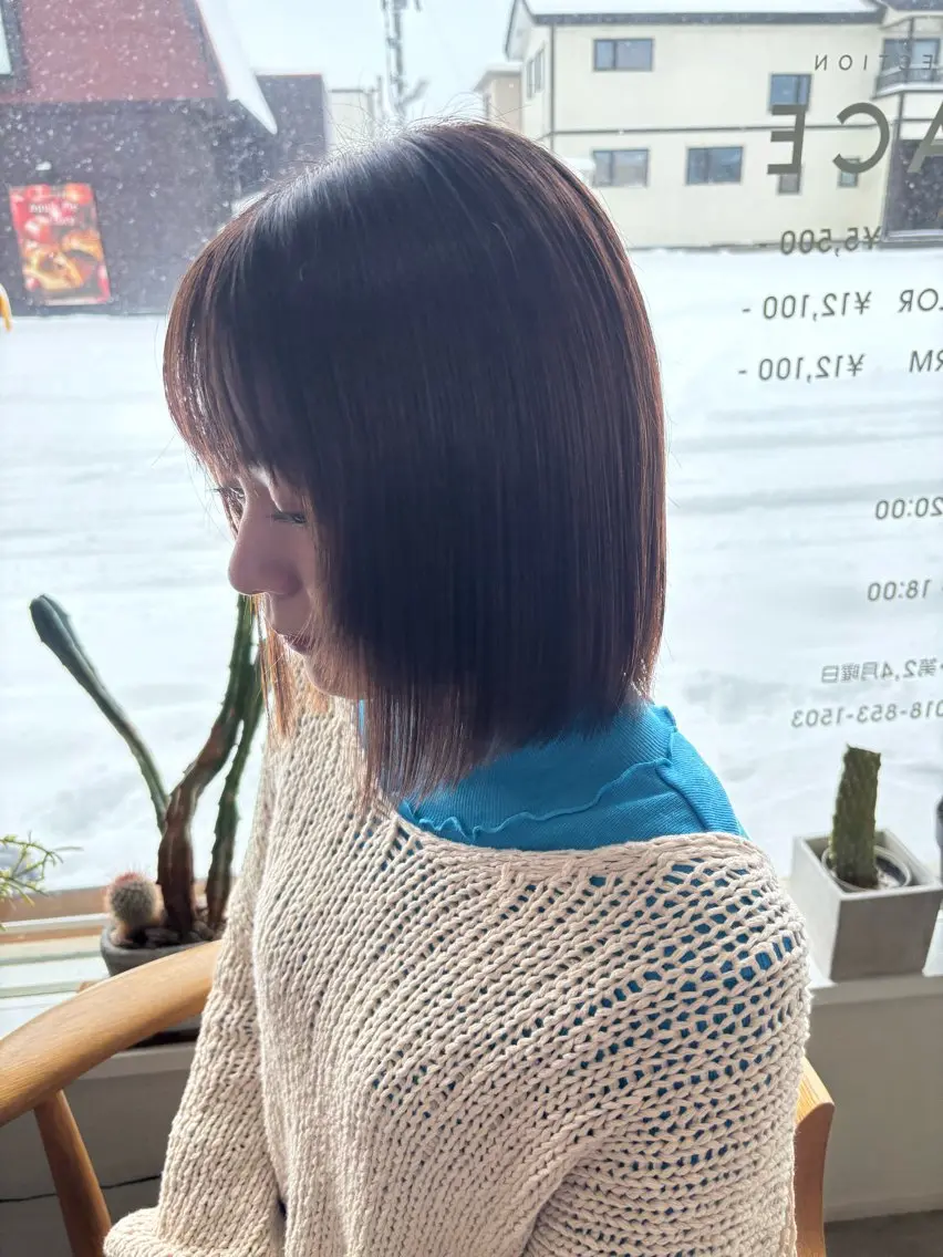 ミディアム ボブ カット 小林 杏莉のヘアスタイル