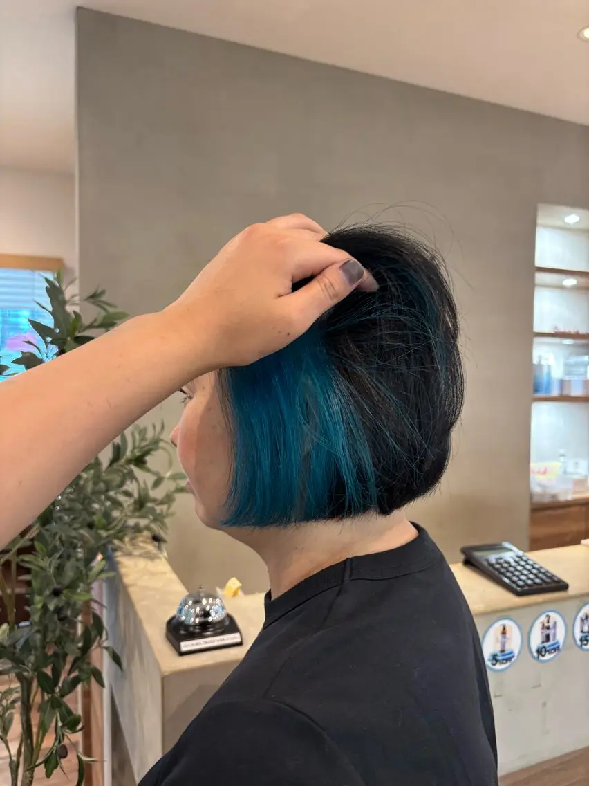 ショート カラー 髙木琉菜/レイヤー /シャギーカットのヘアスタイル