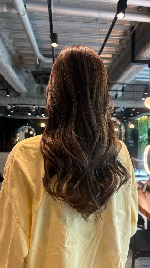 ロング カラー ハイライトカラー ハイライト TRIELA新宿 桜のヘアスタイル