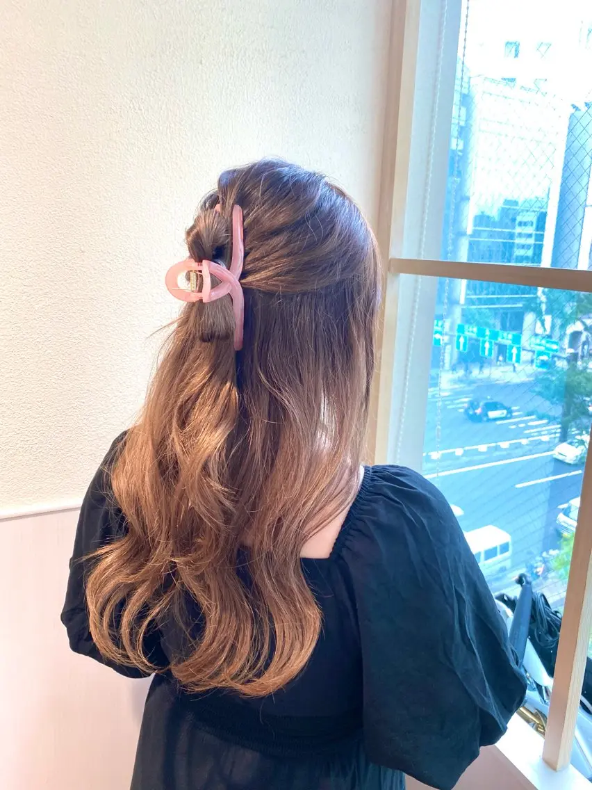 セミロング カラー ヘアアレンジ ハーフアップ 韓国風ヘア ヘアカラー トリートメント RIHO/愛されモテ /透明感カラーのヘアスタイル