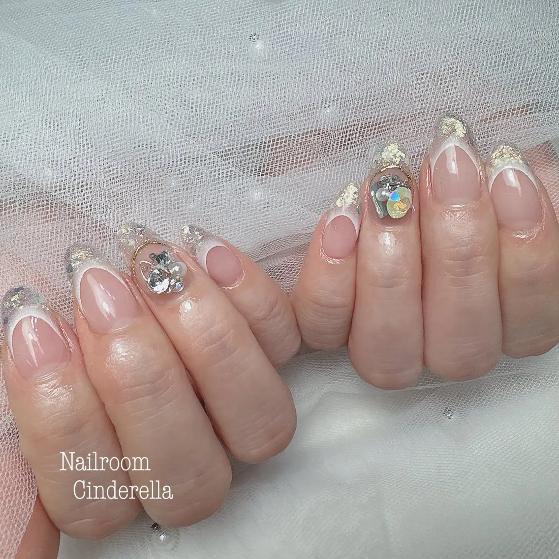 ネイル フレンチネイル キラキラネイル Nailroom. Cinderellaのネイルデザイン