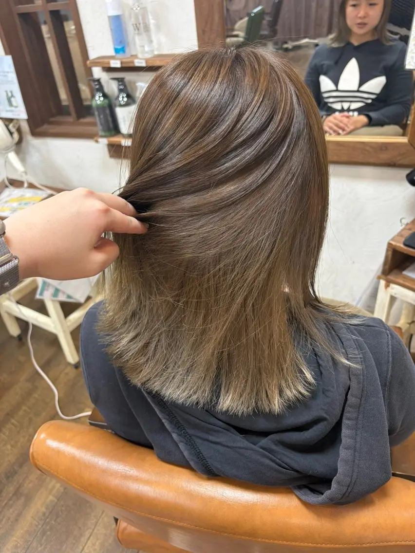 セミロング カラー 元山 透明感艶カラー 🌻レイヤーカットのヘアスタイル