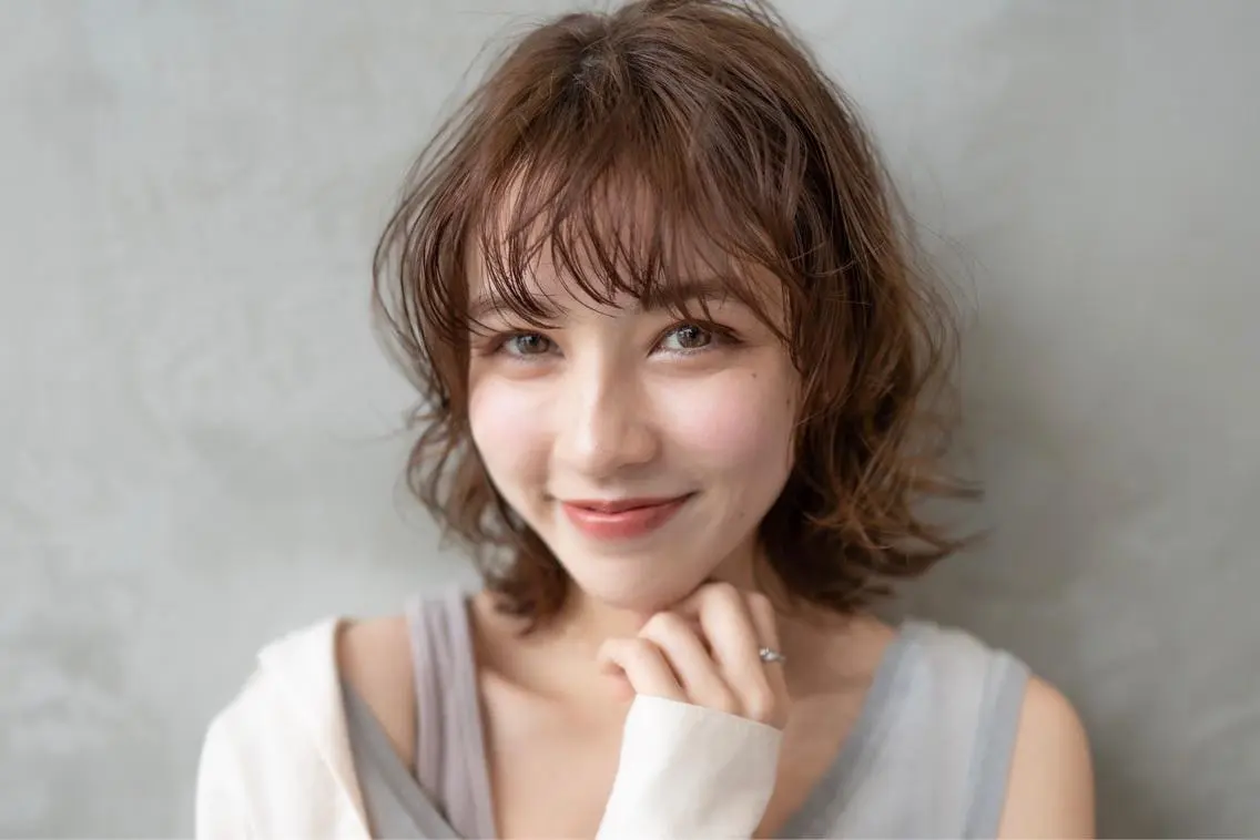 ミディアム カット ヘアカラー トリートメント 新宿/顔周りカット +レイヤー＝しずく♩のヘアスタイル