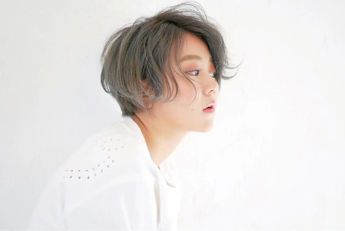 ショート カラー ブリーチ 透明感カラー 髪質改善、エクステ 山口卓哉のヘアスタイル