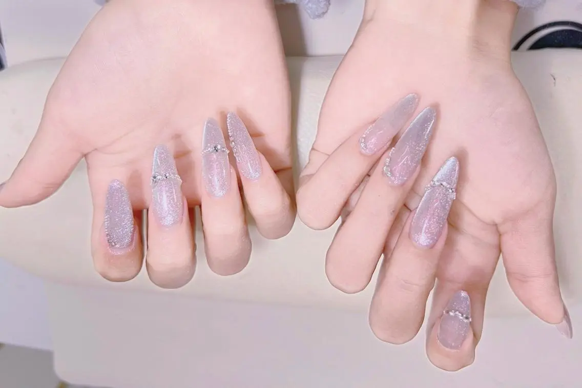 ロング ハンドネイル 💅 リリアのネイルデザイン