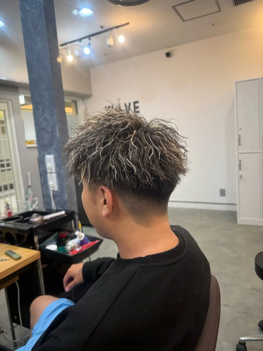 ショート カラー パーマ メンズ カット ヘアカラー パーマ 鍋島 拓真のヘアスタイル