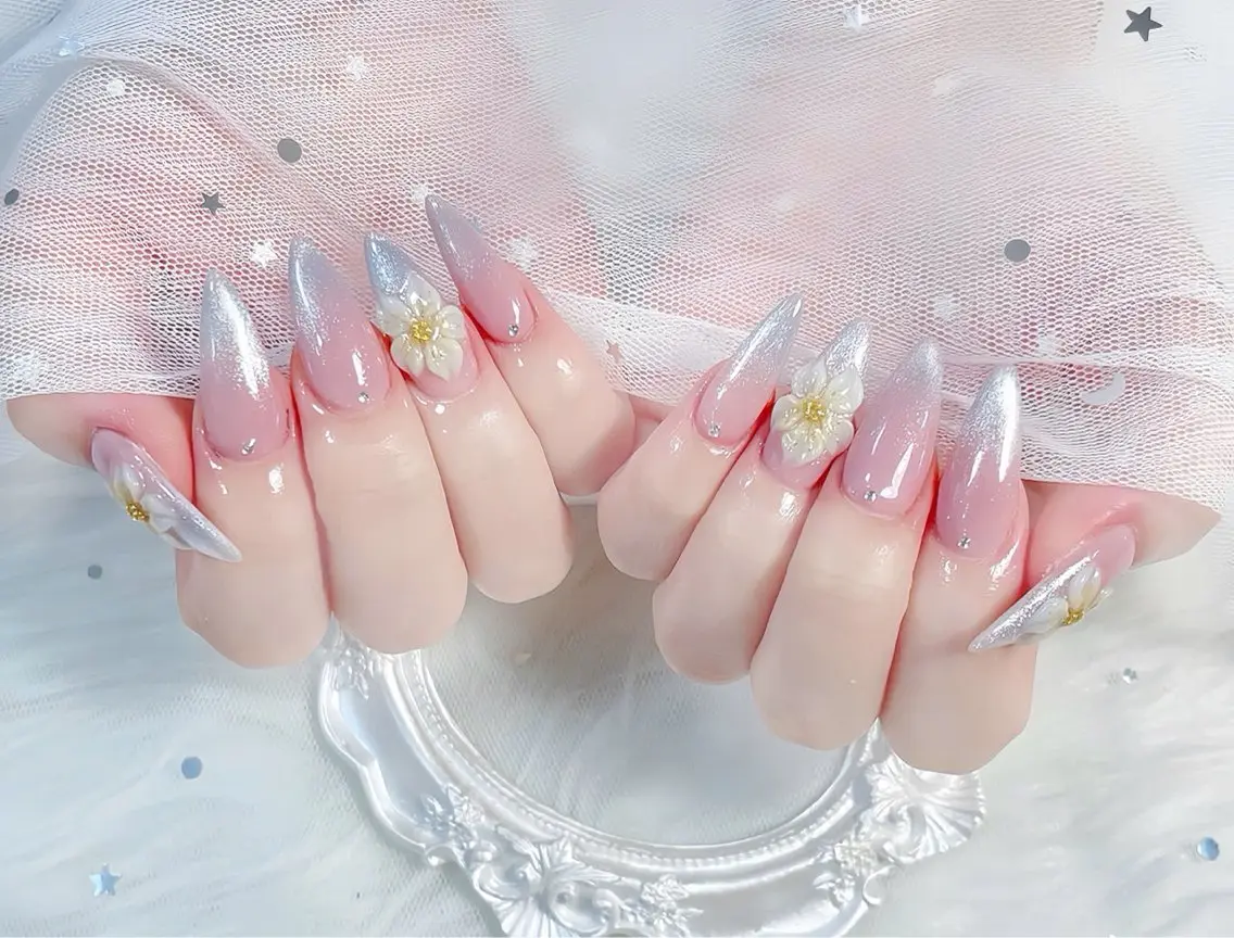 ネイル チークネイル 長さ出し フレンチネイル ジェルネイル グラデーション ハンドネイル THANHTHANH NAILのネイルデザイン