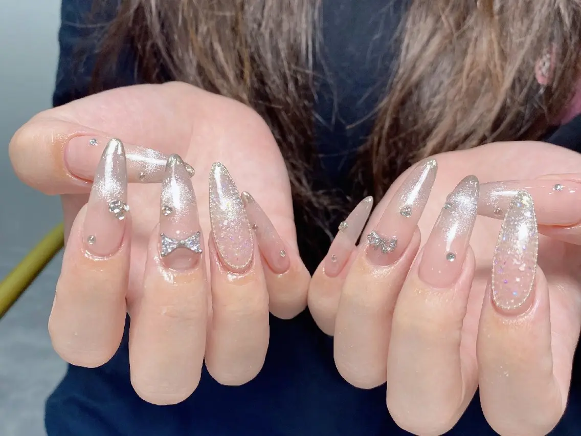 ネイル アートネイル フレンチネイル ジェルネイル ガーリー キラキラネイル ハンドネイル UM Nail Salonのネイルデザイン