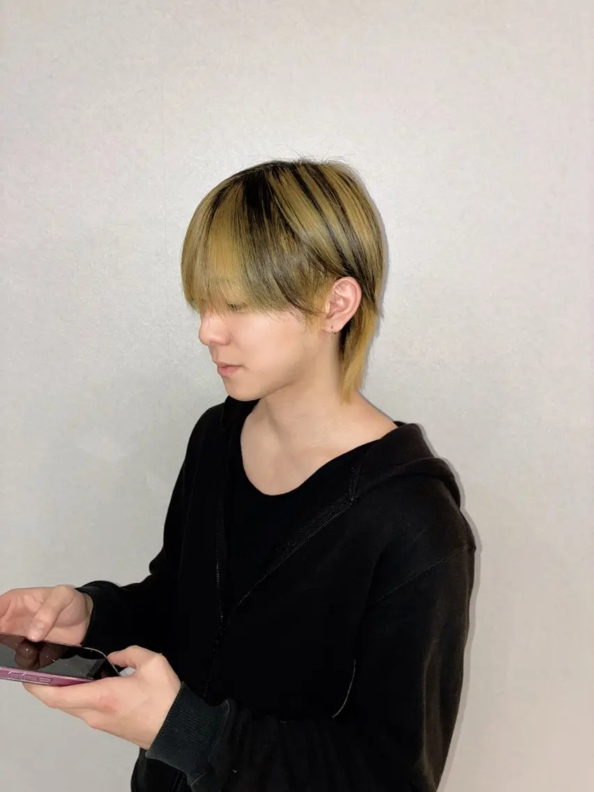 カラー メンズ メンズブリーチ ブリーチ ハナダ メイのヘアスタイル