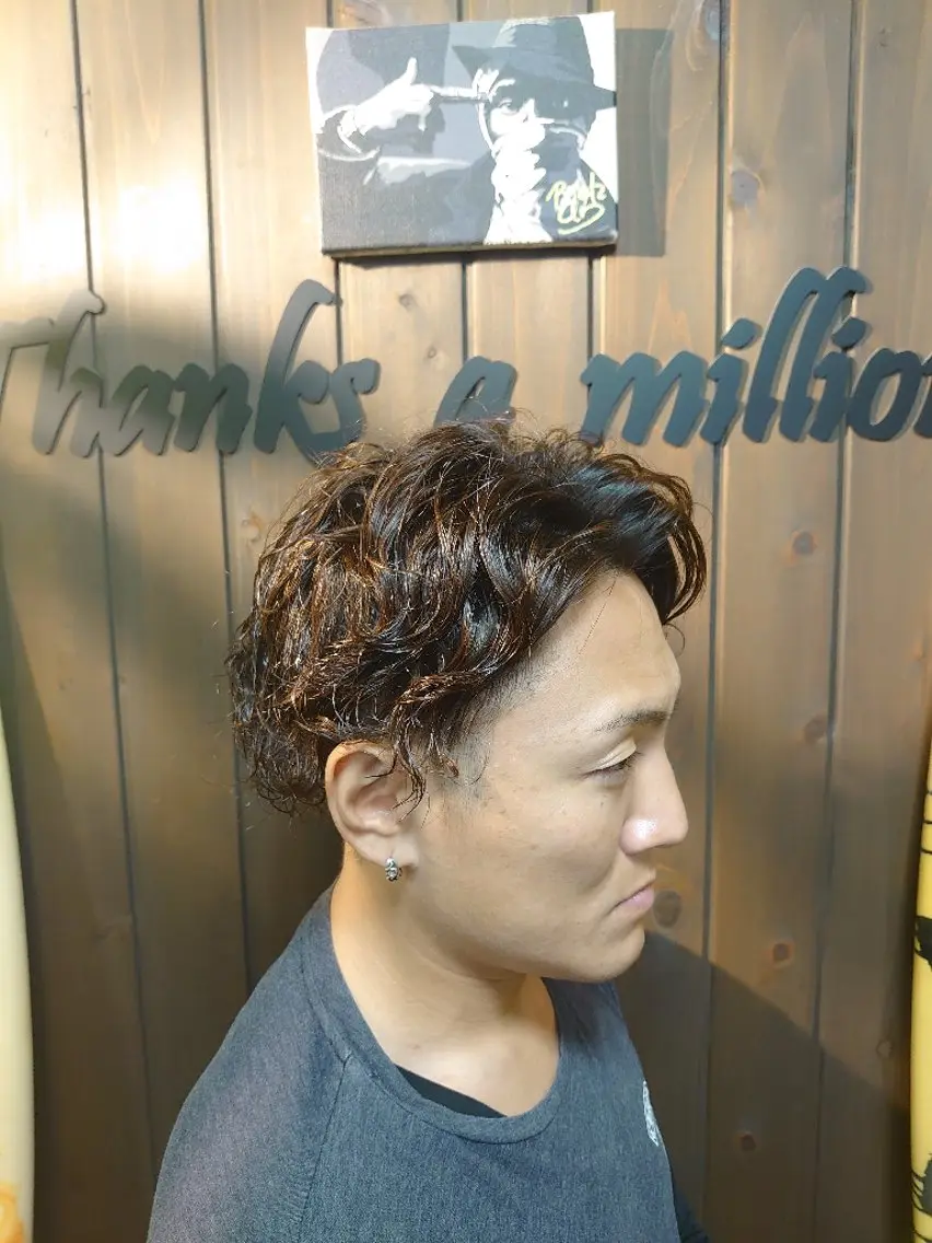ミディアム パーマ メンズ ミディアムパーマ メンズパーマ 岡林 選のヘアスタイル