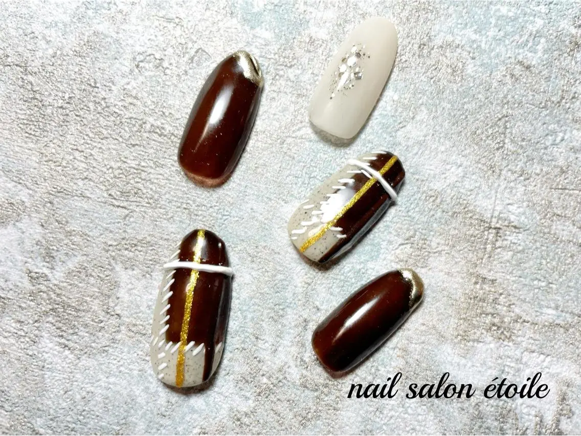 ネイル アートネイル ブラウン ジェルネイル ミラーネイル ホワイト ハンドネイル nail salon étoileのネイルデザイン
