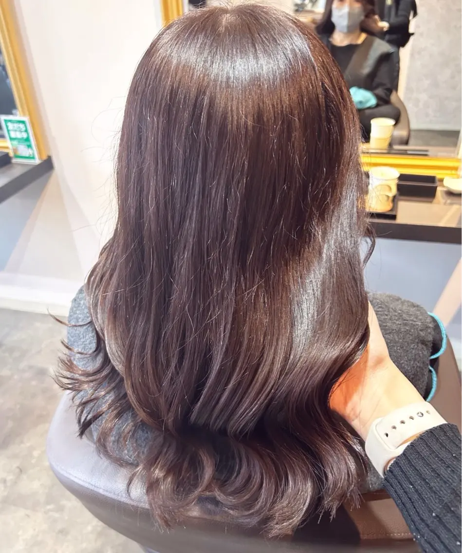 セミロング ラベンダーブラウン 廣岡 悠愛のヘアスタイル