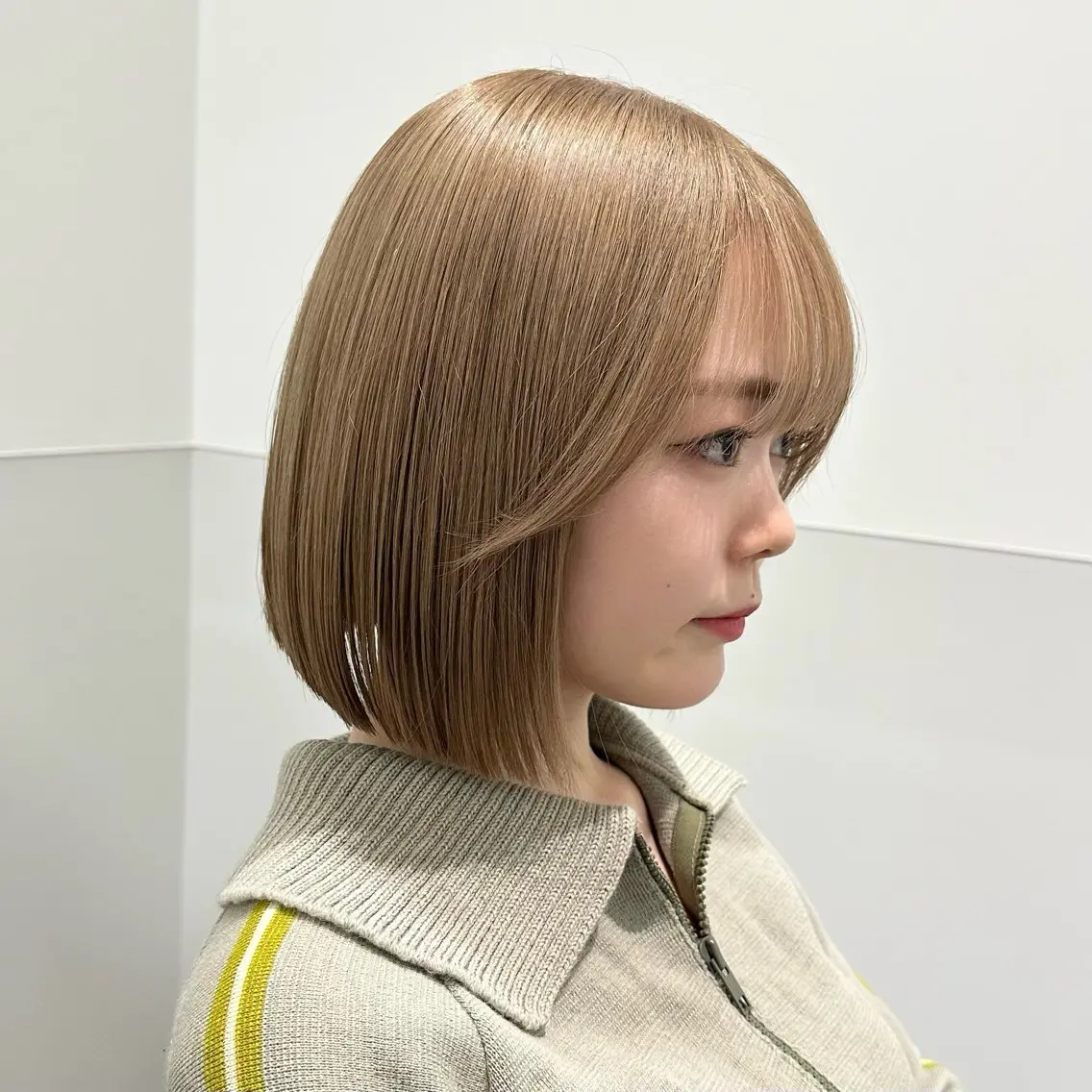 セミロング カラー ヘアカラー トリートメント 💫艶ハイトーン×髪 質改善💫リュウトのヘアスタイル