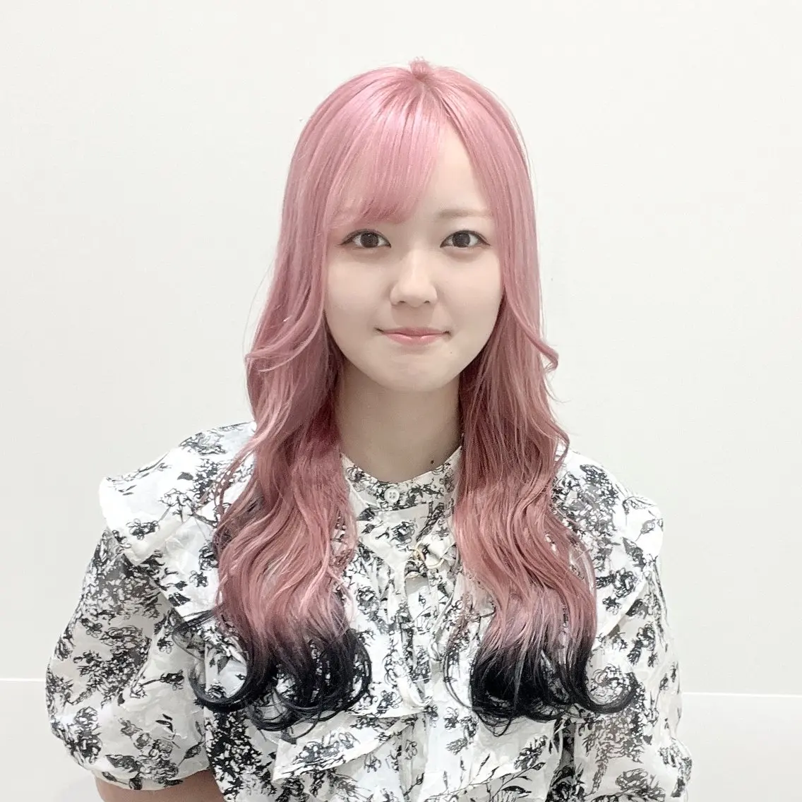 ロング カラー グラデーションカラー 🩵ブリーチカラー MIORI🩵のヘアスタイル