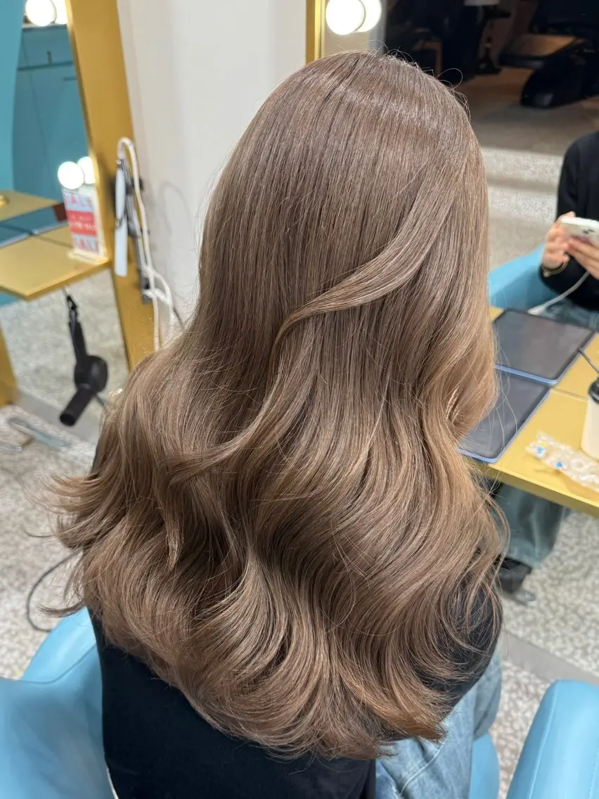 ロング くびれヘア 顔まわりレイヤー 顔周りカット ヨシンモリ 韓国風ヘア 🤍ブリーチなしカラ ー/riri🤍のヘアスタイル