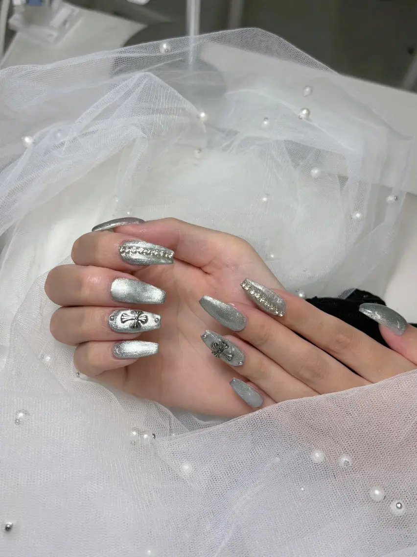 セミロング ハンドネイル NENENAIL 【シヨン】のネイルデザイン