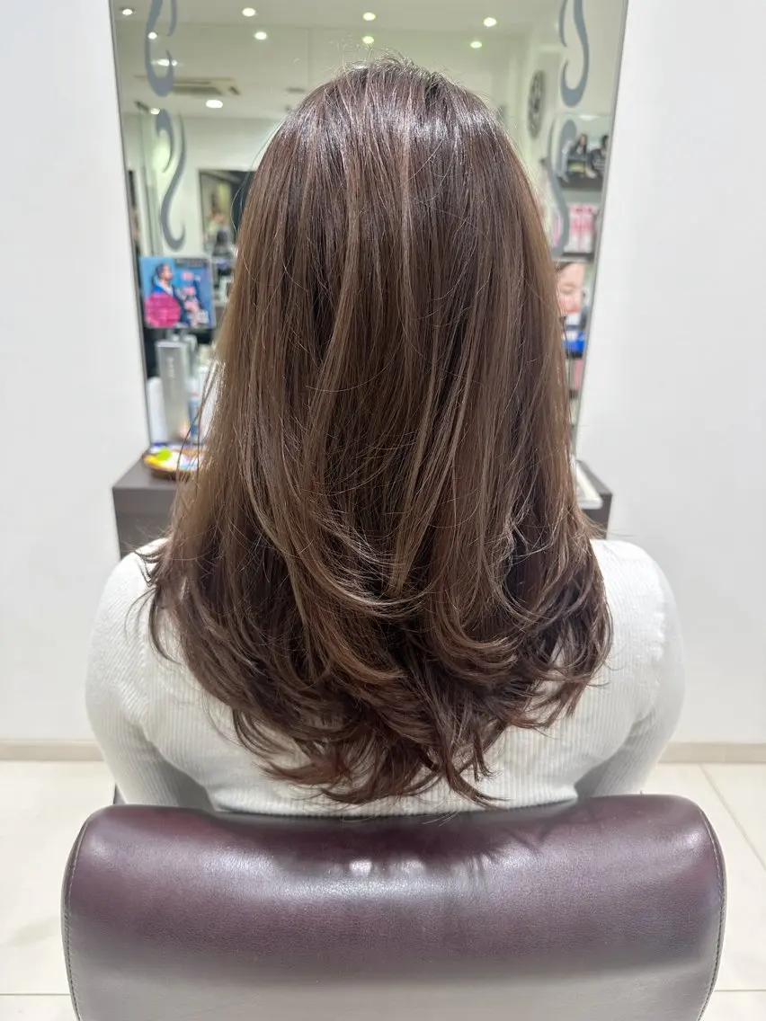 ロング レイヤーカット カット ヘアカラー トリートメント 本日空きあり‼️ 艶々カラー🩷のヘアスタイル