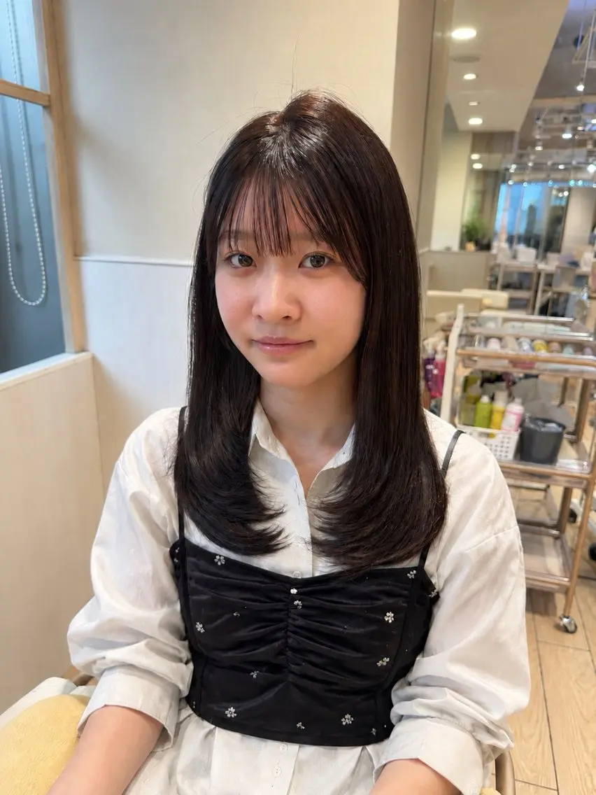 セミロング ななほ⌇レイヤー カット⌇透明感カラーのヘアスタイル