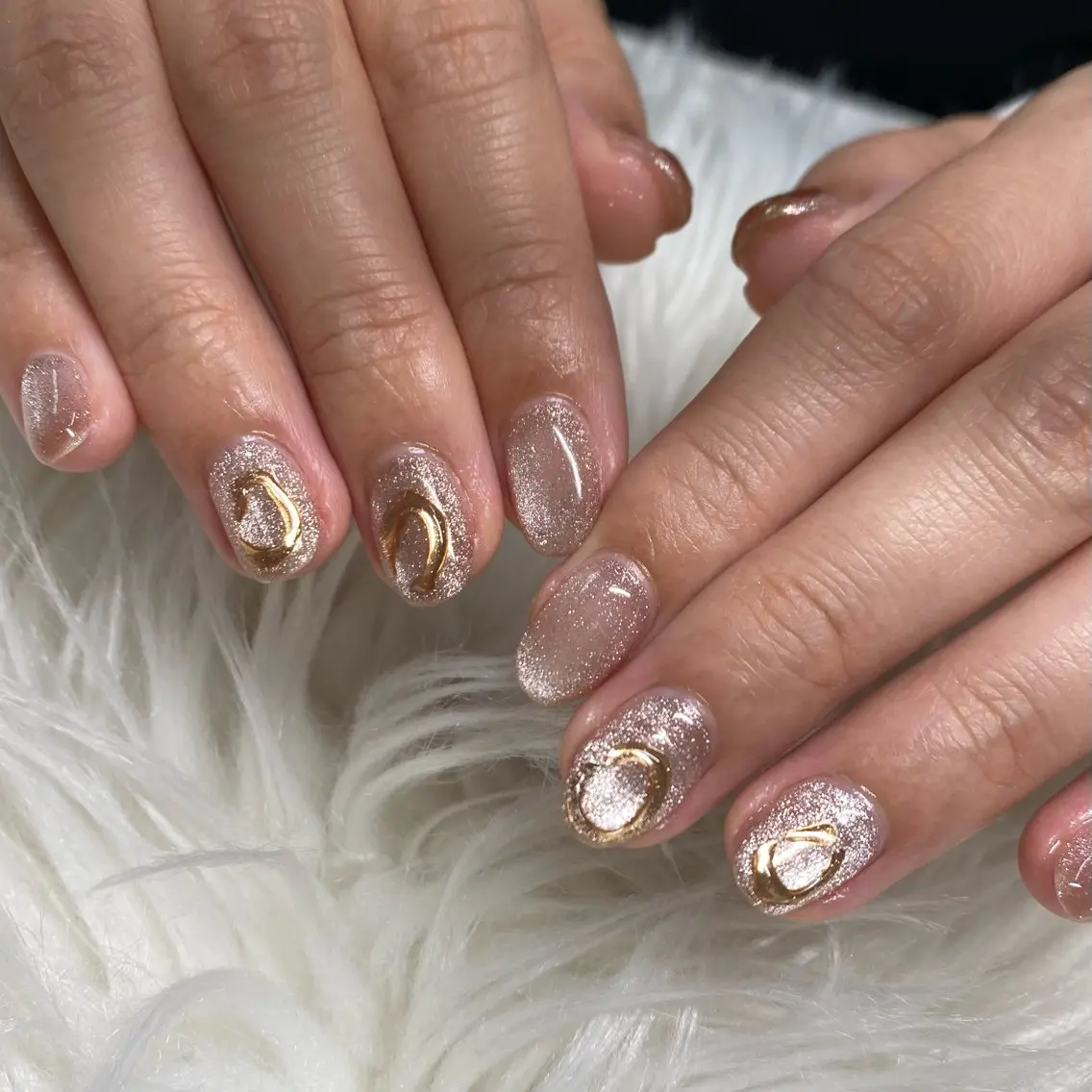 ネイル マグネットネイル ミラーネイル ニュアンスネイル ハンドネイル ハンドケア 🫧RaLa ⭐︎AYAKA🫧のネイルデザイン