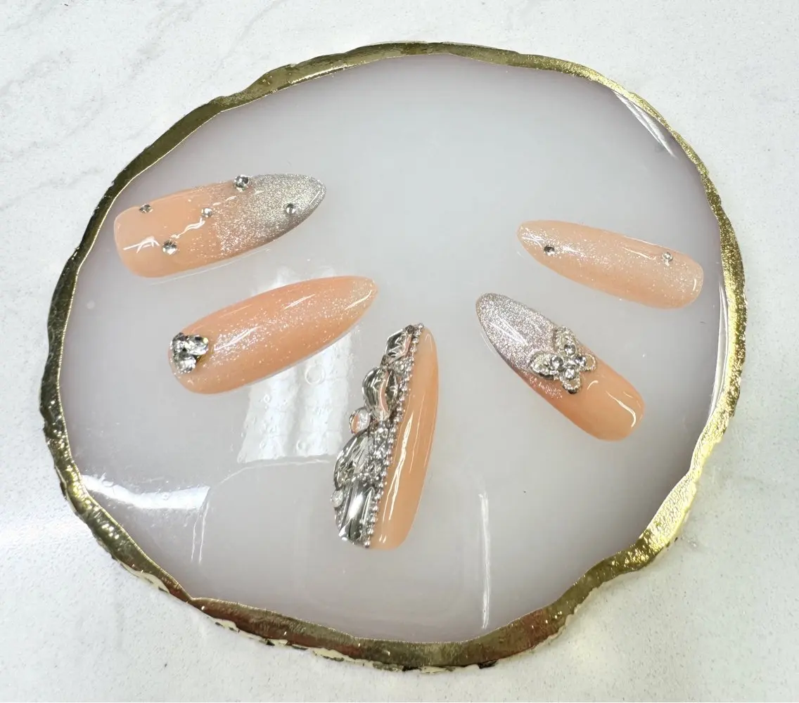ネイル フレンチネイル ジェルネイル ガラスフレンチ マグネットネイル パラジェル Queeens nailのネイルデザイン