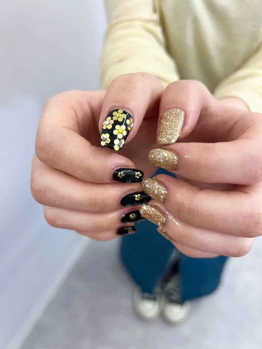 ネイル ジェルネイル ゴールド 韓国ネイル マグネットネイル ニュアンスネイル ハンドネイル ハンドケア Bana_ Nailのネイルデザイン
