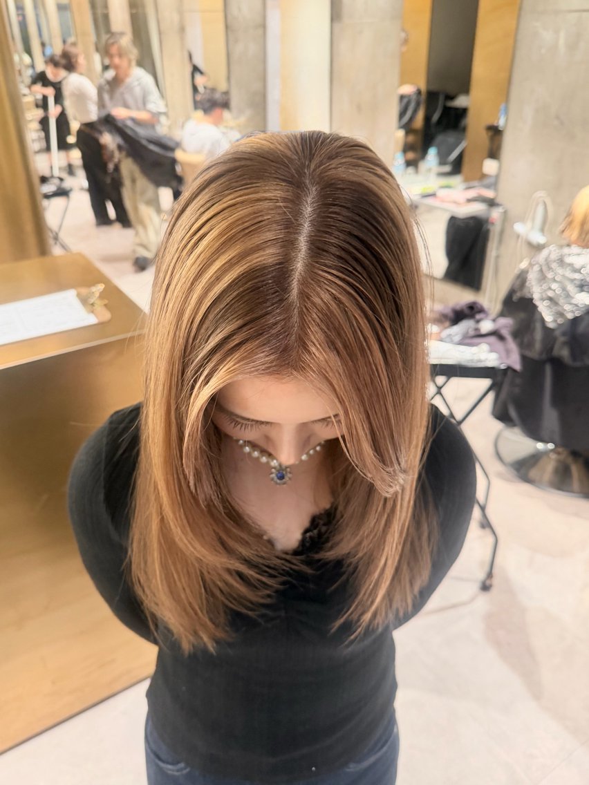 セミロング ヘアカラー aika  ★ 無料ショート★のヘアスタイル