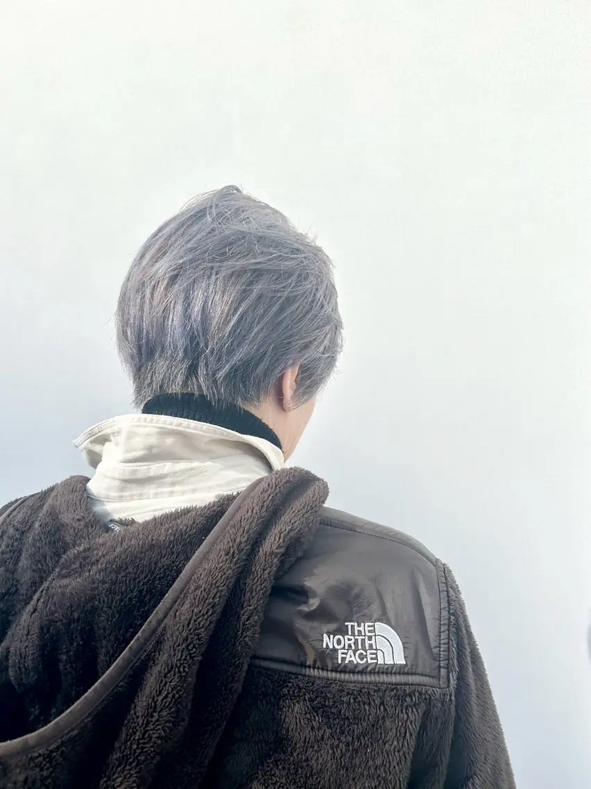 ショート カラー 黒岩 梨沙のヘアスタイル