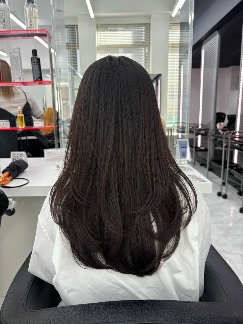 ロング カラー 抜け感レイヤー︴ ニュアンスカラーのヘアスタイル
