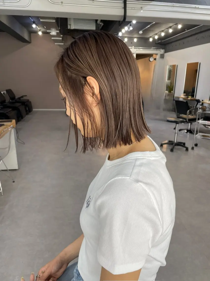 ミディアム カット ヘアカラー 倉辻 香奈子のヘアスタイル