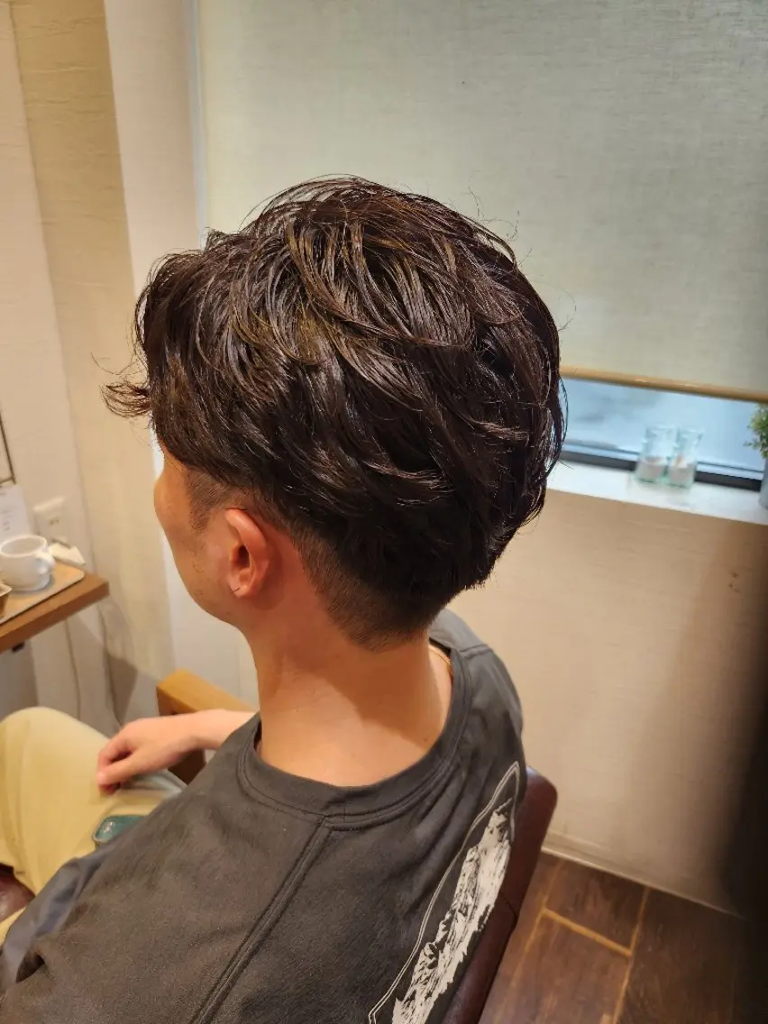 ショート メンズ パーマ フェザーパーマ メンズパーマ 刈り上げ 阪本 俊のヘアスタイル