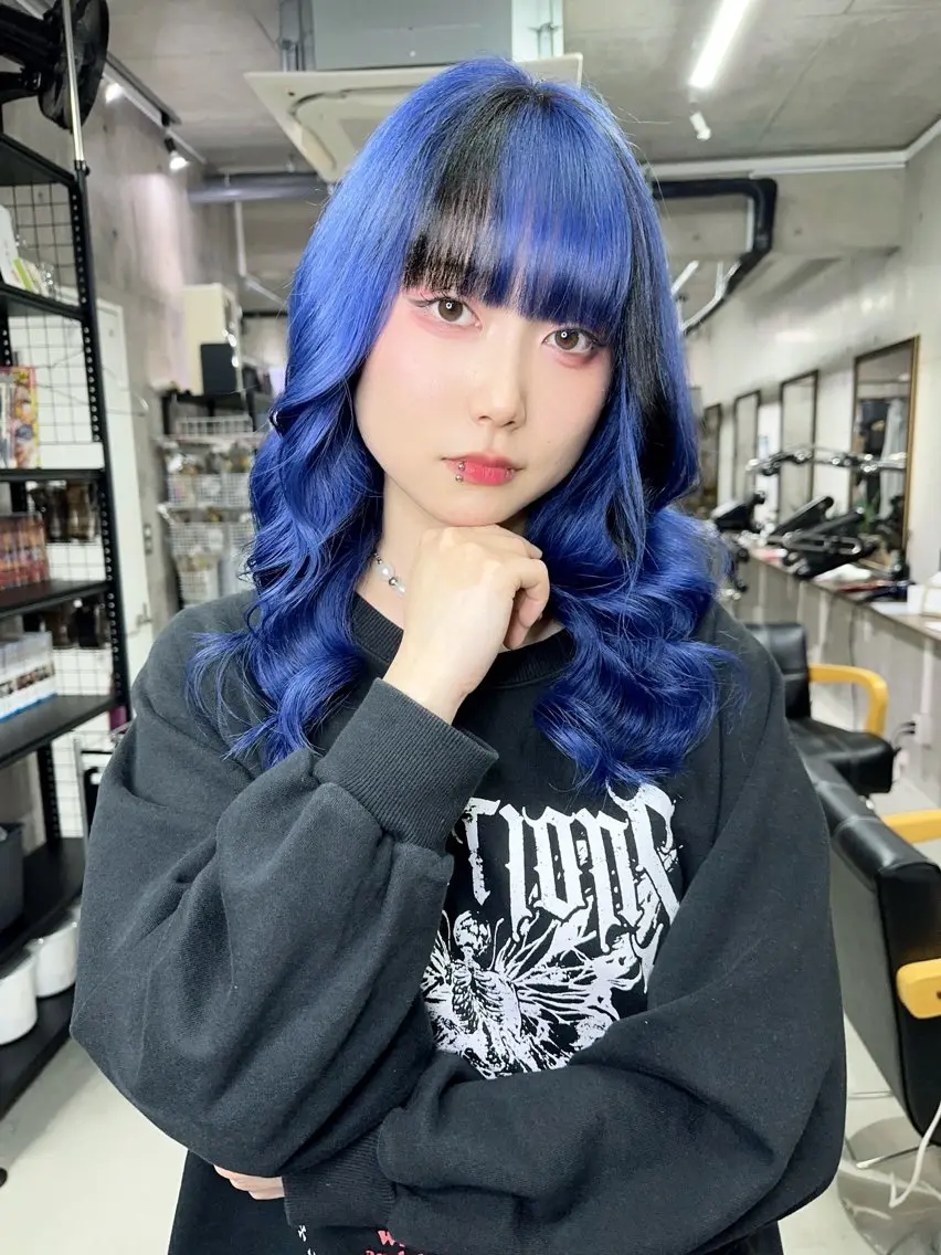 ロング カラー 黒髪 ブルーカラー ヘアカラー トリートメント かずくん🦩名古屋 ハイトーン/レイヤーのヘアスタイル