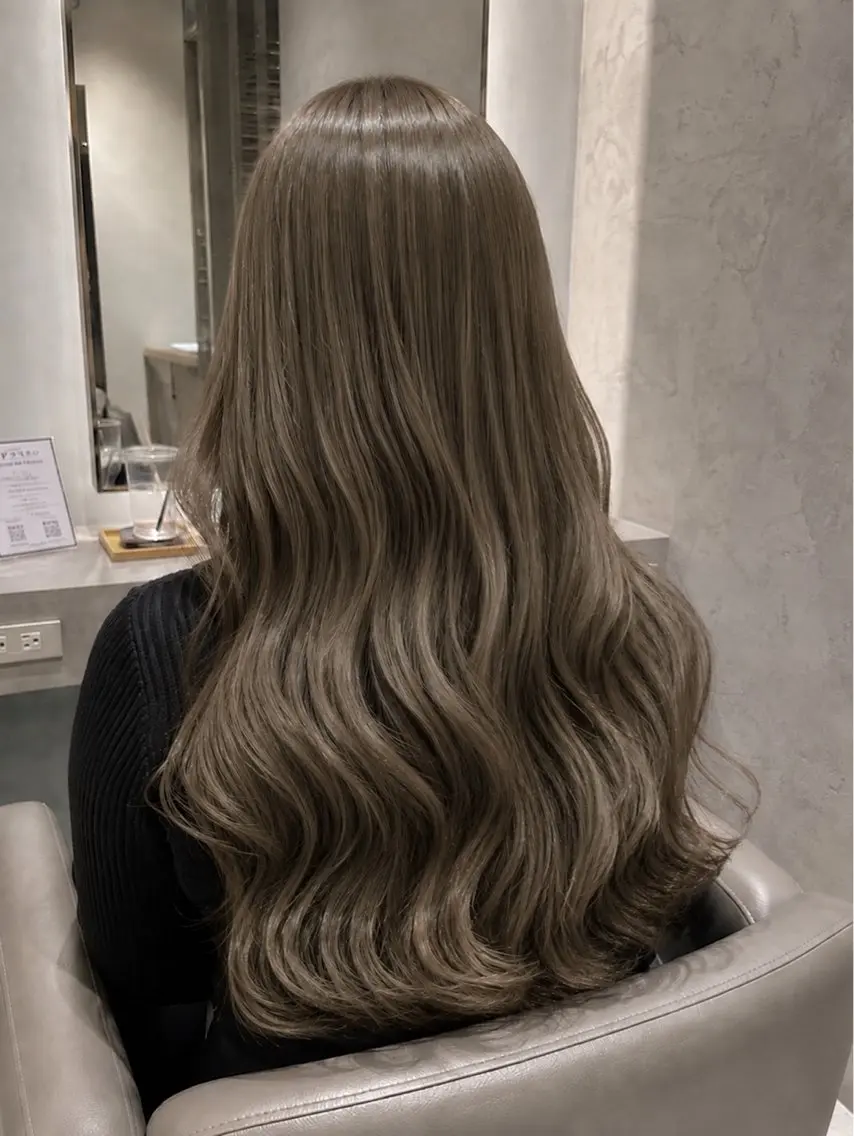 ロング カラー ヘアカラー 縮毛矯正 ハイトーンカラー が絶対可愛い✨泰聖✨のヘアスタイル