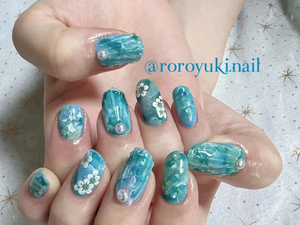 ネイル ハンドネイル Luna nails Yukiのネイルデザイン