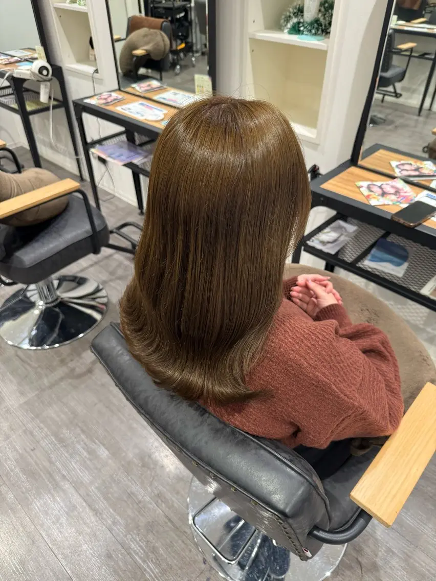 ミディアム カラー アッシュ ベージュカラー オリーブアッシュ カット ヘアカラー トリートメント 艶髪レイヤー上田 紗也🇰🇷💗のヘアスタイル